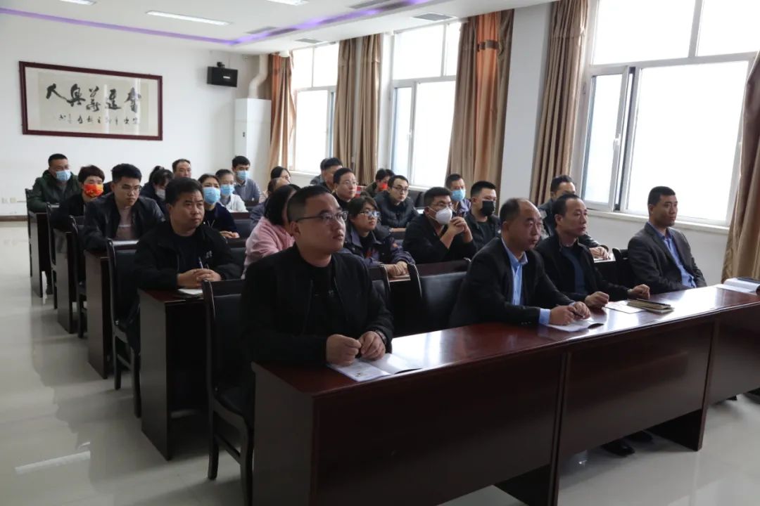 消防安全重于山—華興寵物食品開(kāi)展消防安全培訓會(huì )